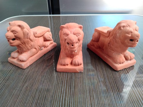 Terracota clay lion pot - terracota/clay,