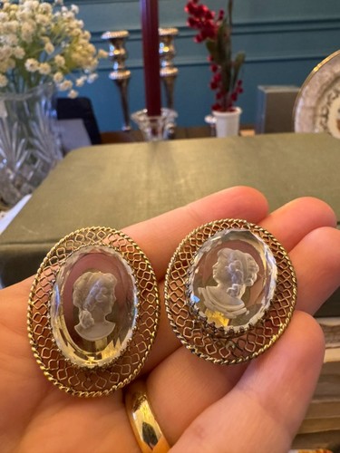 Whiting davis reverse cameo - &,