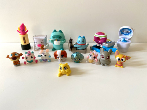 Mixed character figures - mixed,
