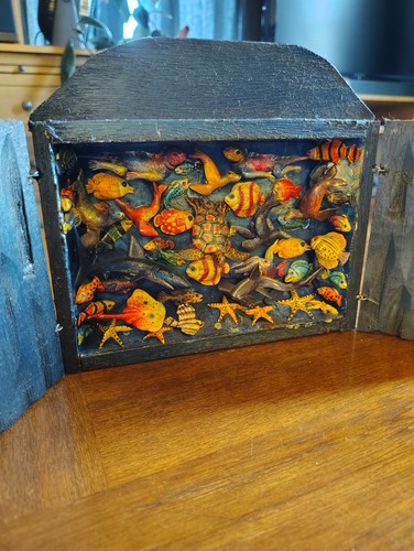 Peruvian retablo shadow - retablo,
