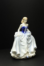 Beautiful Royal Doulton Figurine Susan HN 4532 Figure Of The Year 2004 - MINT
