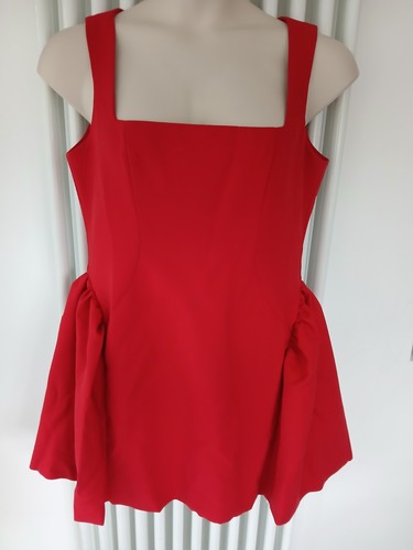 Bnwt boohoo vibrant red square - vibrant,