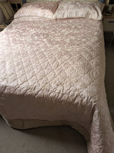 Sanderson quilted bedspread - quilted,