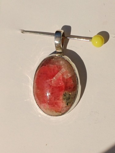 Gemmy tugtupite cabachon - gemmy,
