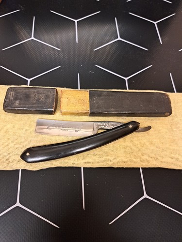 Vintage cut throat razor - cut,