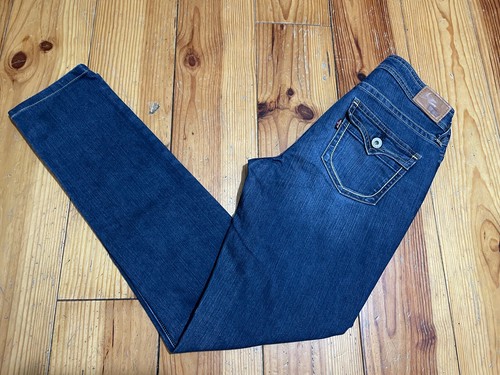 Levis demi curve - 27, modern