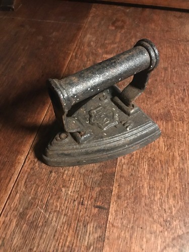 Vintage cast iron flat - cast,