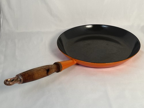 Creuset frying pan skillet - le,