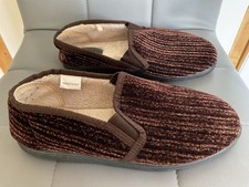 Pavers Men’s Slippers Size 11 Slip Ons