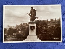 Robert burns statue - robert,