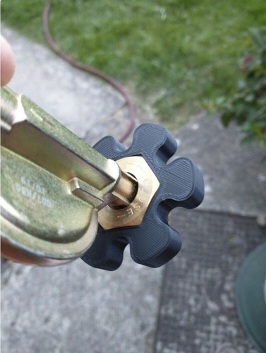 Gas bottle spanner adaptor for - bottle,