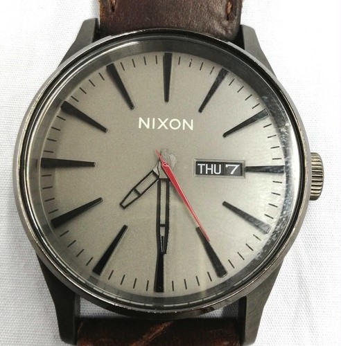 Nixon quartz never belate - never,