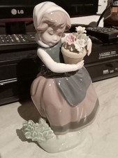 LLADRO Girl With Pot Of Flowers (1983)
