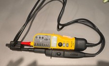 Fluke T150 voltage tester