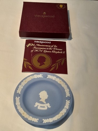 Wedgwood jasperware queen - wedgwood,