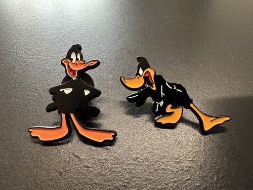 Daffy duck pin badge - duck,