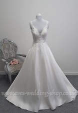 Ronald Joyce V neck wedding dress with cut out train Uk 8- check measurements