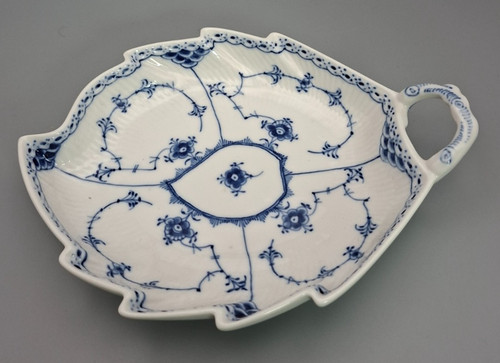 Leaf shaped plate royal - leaf-shaped, –