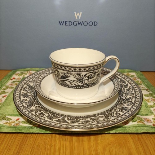 Wedgwood florentine contrast - wedgwood,