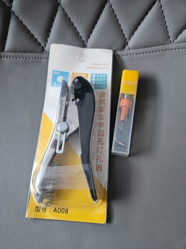 Portable hole puncher - hole, handle