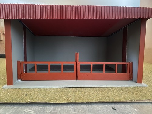 Scale cattle shed with - 1/32,