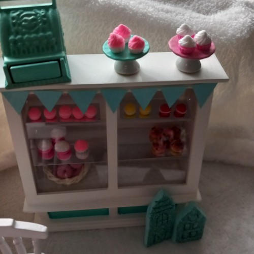 Dolls house cake - dolls,