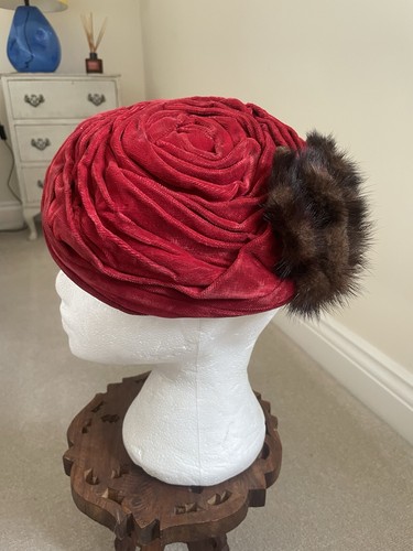 Vintage red real fur hat - red,