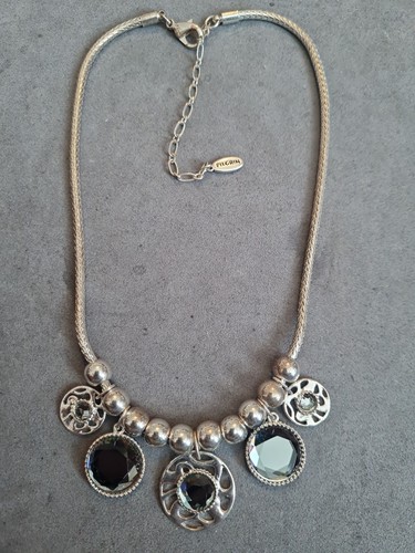 Silver tone necklace - silver,