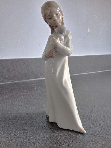 Nao lladro girl with dog - nao,
