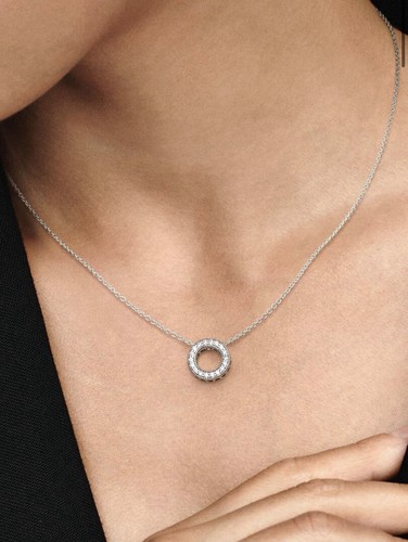 Pandora logo pavé circle - pavé,