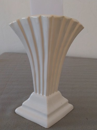 White art deco - white,