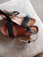 down to earth ladies shoes 6, lovely,stylish and comfortable,just have too many!