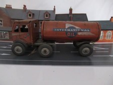 METTOY VINTAGE CLOCKWORK TINPLATE TANKER - INTERNATIONAL OIL MADE IN GT  BRITAIN