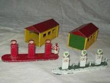 MATCHBOX SINGLE GARAGE No 3 ACC PACK  X 2 + PETROL PUMPS WHITE ONES & RED ONES.