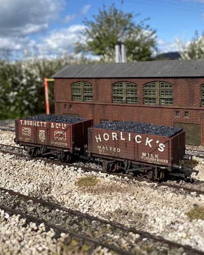 Bachmann plank wagons x2 - bachmann,