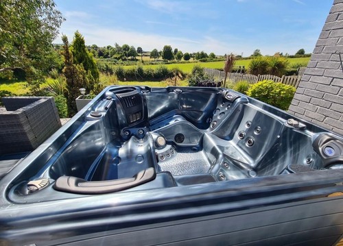 Hot tub plug play - tub,