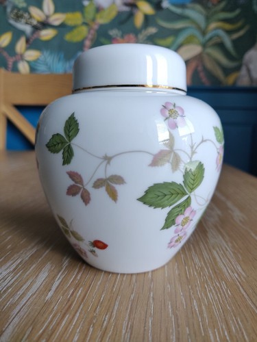 Wedgwood wild strawberry bone - wedgwood,