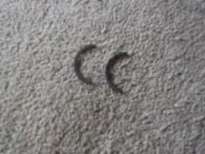 Yamaha RD250LC 350LC engine crankcases bearing small half moon retaining clip