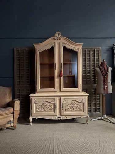 Stunning hand carved - hand, vintage