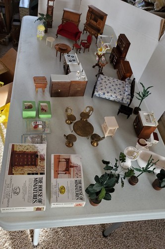 Large lot vintage doll house - lot,