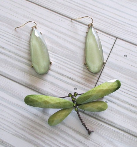 Light green dragonfly textured - light,