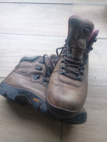 Ladies size hiking boots - 4,