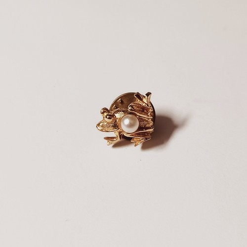 Frog animal gold tone - gold, white