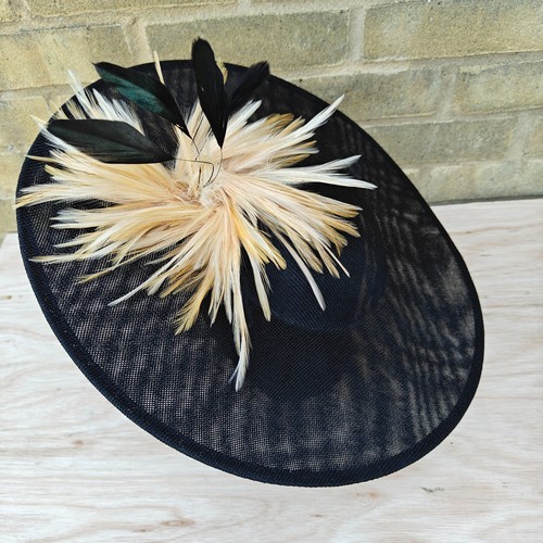 Black peach feather wide brim - peach,