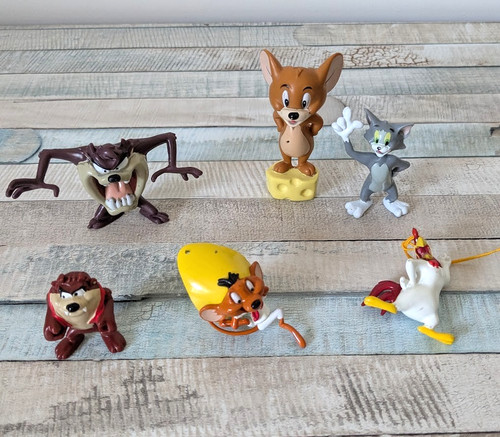 Looney tunes figures bundle - looney,