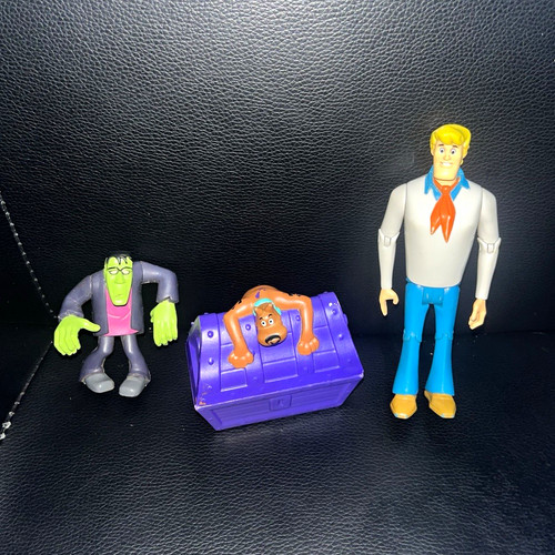 Scooby doo figure lot - lot:, fred