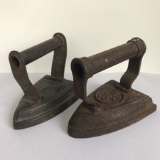 Antique / Vintage Cast Iron Flat Iron X 2 size 3 & No: 5 700 K