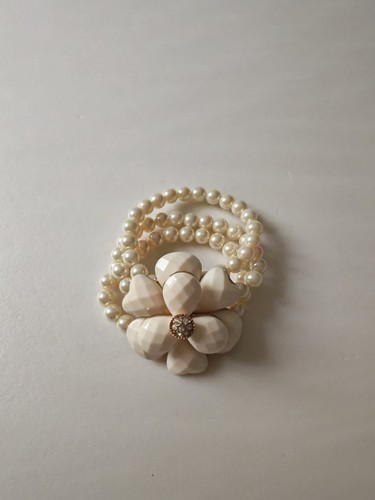 Elasticated faux pearl vintage - elasticated,