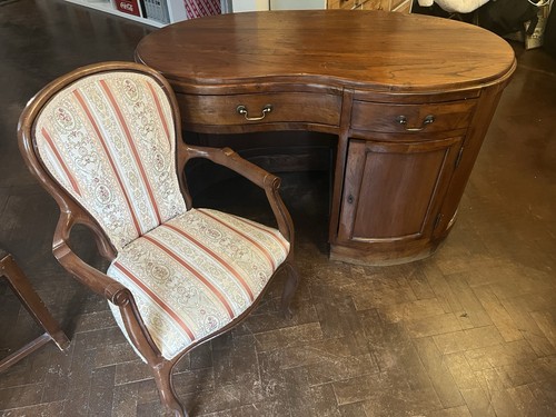 Kidney shaped desk and chair - shaped,