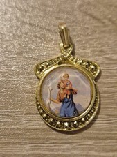 Vintage Gold Tone Medal St